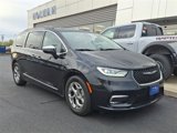Used 2023 Chrysler Pacifica Limited image 2