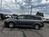 Used 2018 Toyota Sienna XLE image 2