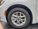 Used 2023 Chrysler Pacifica Touring-L image 5
