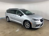 Used 2023 Chrysler Pacifica Limited image 3