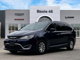 Used 2018 Chrysler Pacifica Touring-L image 2