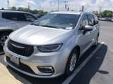 Used 2023 Chrysler Pacifica Touring-L image 2