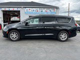 Used 2017 Chrysler Pacifica Touring image 2
