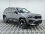 Used 2023 Jeep Grand Cherokee Altitude image 3