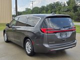 Used 2023 Chrysler Pacifica Touring-L image 5