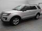 Used 2018 Ford Explorer XLT image 2