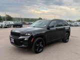 Used 2023 Jeep Grand Cherokee Altitude image 3