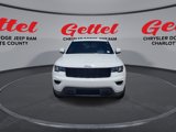 Used 2021 Jeep Grand Cherokee Laredo image 3