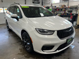 Used 2023 Chrysler Pacifica Touring-L w/ S Appearance Package image 3