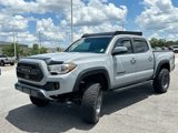 Used 2019 Toyota Tacoma TRD Off-Road image 2
