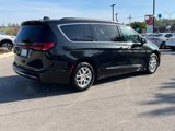 Used 2022 Chrysler Pacifica Touring-L image 5