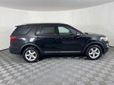 Used 2017 Ford Explorer XLT image 3