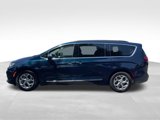 Used 2023 Chrysler Pacifica Limited image 3