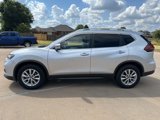 Used 2019 Nissan Rogue SV image 2