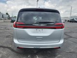 Used 2023 Chrysler Pacifica Touring-L image 6