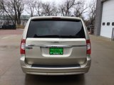 Used 2016 Chrysler Town & Country Touring-L image 4