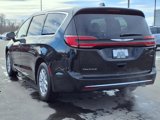 Used 2025 Chrysler Pacifica Select image 4