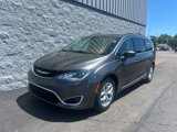 Used 2017 Chrysler Pacifica Touring-L w/ Tire & Wheel Group image 2