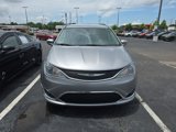 Used 2020 Chrysler Pacifica Touring-L w/ Tire & Wheel Group image 2