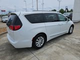 Used 2019 Chrysler Pacifica Touring-L image 5