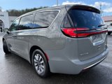 Used 2023 Chrysler Pacifica Touring-L image 3