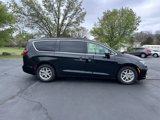 Used 2022 Chrysler Pacifica Touring-L image 2