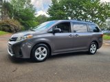 Used 2018 Toyota Sienna LE image 3