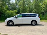 Used 2023 Chrysler Pacifica Touring-L image 5