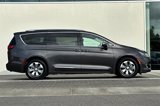 Used 2018 Chrysler Pacifica Limited w/ Advanced Safetytec Group image 2