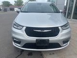 Used 2023 Chrysler Pacifica Touring-L image 3