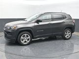 Used 2024 Jeep Compass Latitude image 2