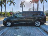 Used 2022 Chrysler Pacifica Touring-L image 4