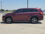 Used 2018 Toyota Highlander LE image 2