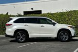 Used 2016 Toyota Highlander XLE image 3