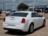 Used 2018 Chrysler 300 Touring L image 4