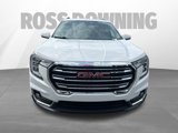 Used 2023 GMC Terrain SLT image 2