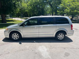 Used 2010 Chrysler Town & Country Touring image 3