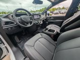 New 2025 Chrysler Pacifica Select image 2