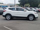 Used 2017 Nissan Rogue Sport SV image 2