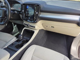Used 2019 Volvo XC40 T4 Momentum image 5