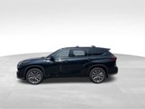 Used 2020 Toyota Highlander Limited Platinum image 2