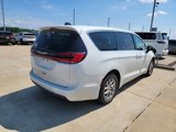 Used 2023 Chrysler Pacifica Touring-L image 3