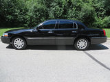 Used 2011 Lincoln Town Car Signature Limited image 2