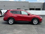 Used 2017 Nissan Rogue SV image 2