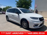 Used 2024 Chrysler Pacifica Touring-L image 3
