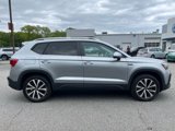 Certified 2022 Volkswagen Taos SE image 5