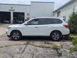 Used 2020 Nissan Pathfinder SV image 4
