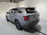 Used 2022 Kia Sorento LX image 2