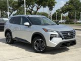 Used 2024 Nissan Rogue SV image 2