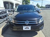 Used 2022 Volkswagen Taos SE w/ Panoramic Sunroof Package image 2